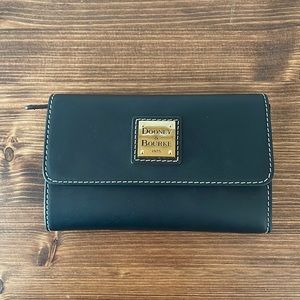 EUC Dooney & Bourke wallet